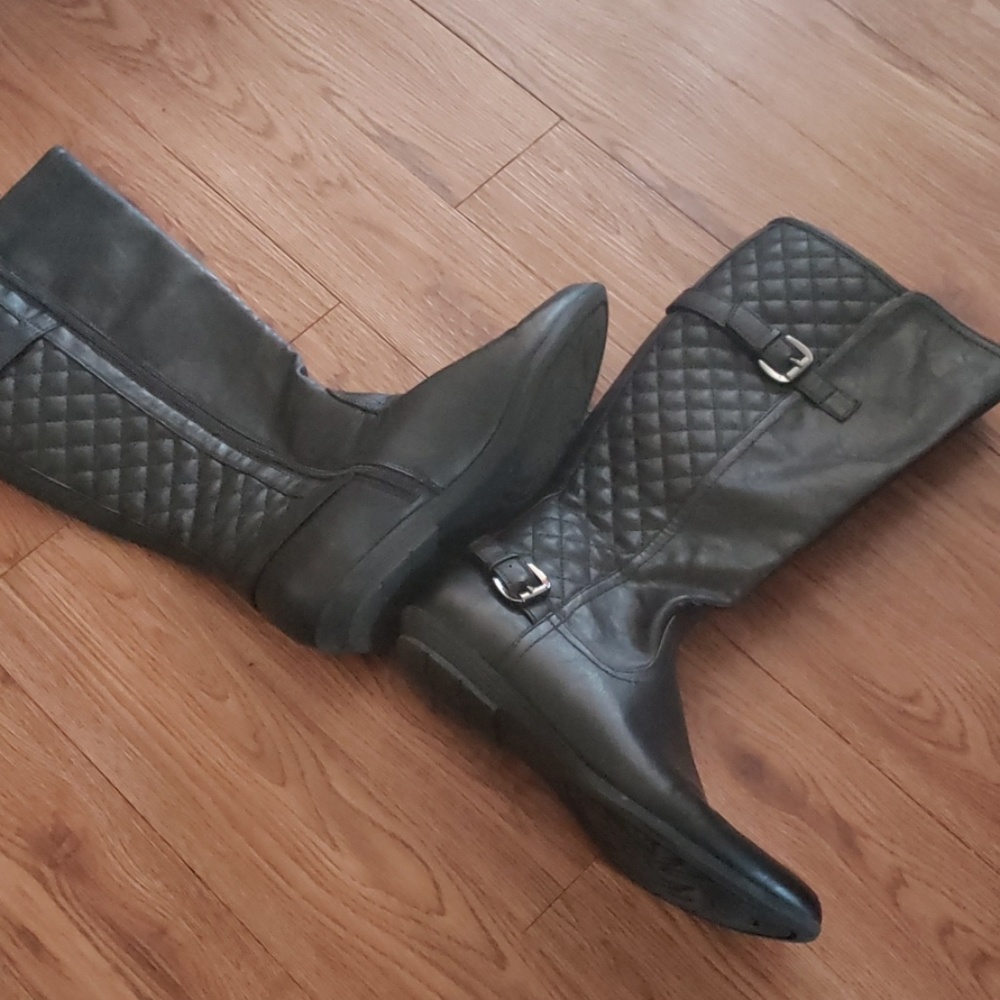 Boots - Picture 7 of 8